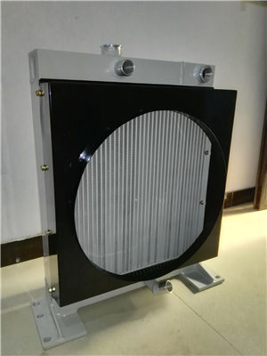 發(fā)動(dòng)機(jī)水箱散熱器