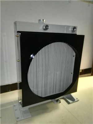 自動(dòng)上料攪拌車(chē)用水箱散熱器