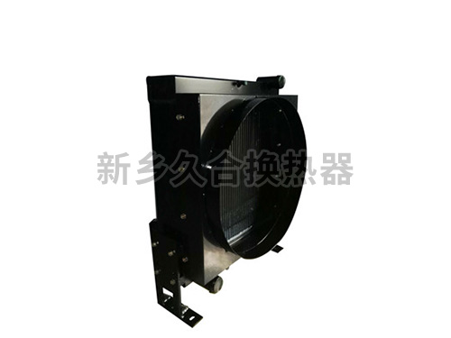 發(fā)動(dòng)機(jī)用水箱散熱器