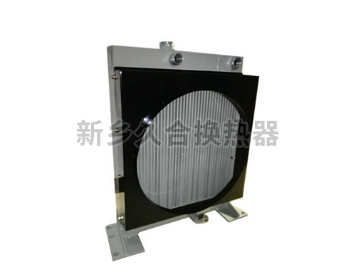 自動(dòng)上料攪拌車用水箱散熱器