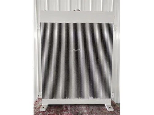 液壓牽引力用發(fā)動(dòng)機(jī)散熱器